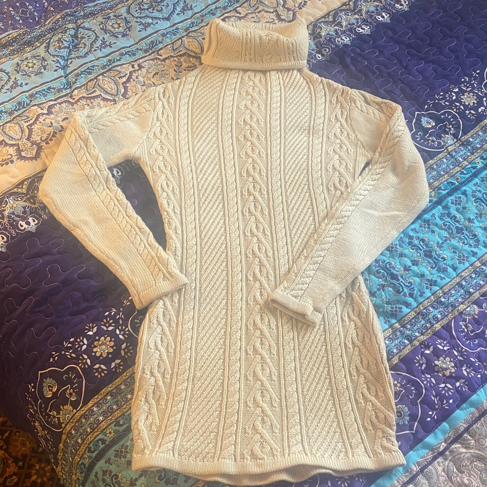 4 for $20/Cream sweater or sweater dress. Size 0-4. 80% viscose, 20 % nylon.